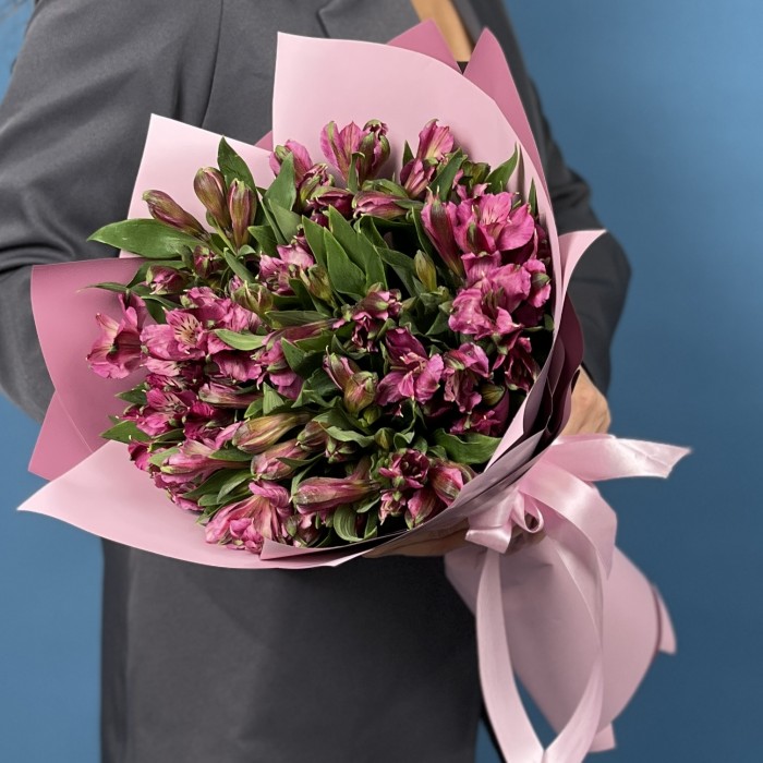 15 фиолетовых альстромерий