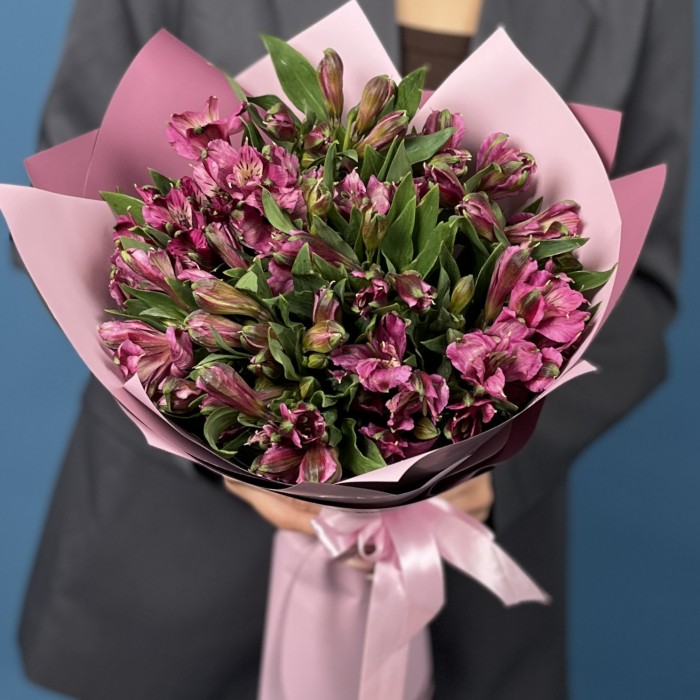 15 фиолетовых альстромерий