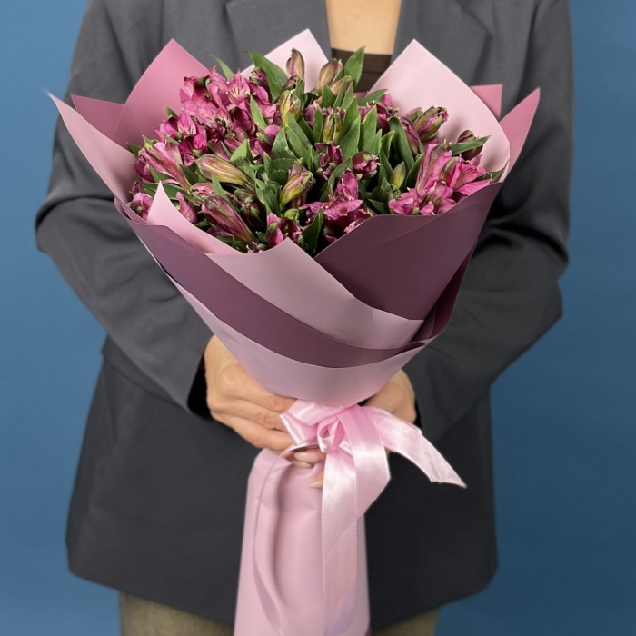 15 фиолетовых альстромерий