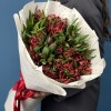 25 красных альстромерий