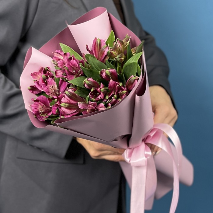 5 фиолетовых альстромерий