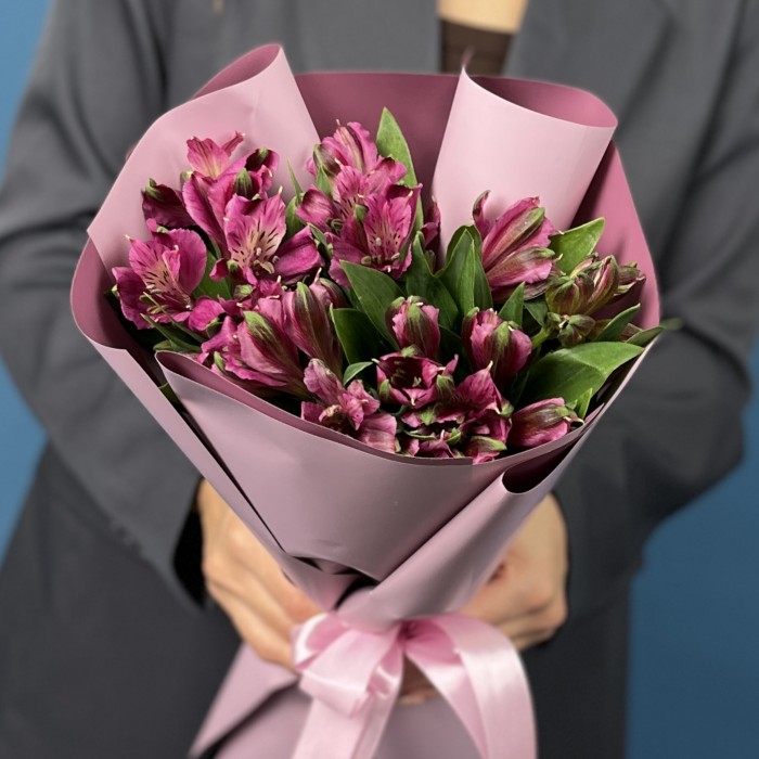 5 фиолетовых альстромерий