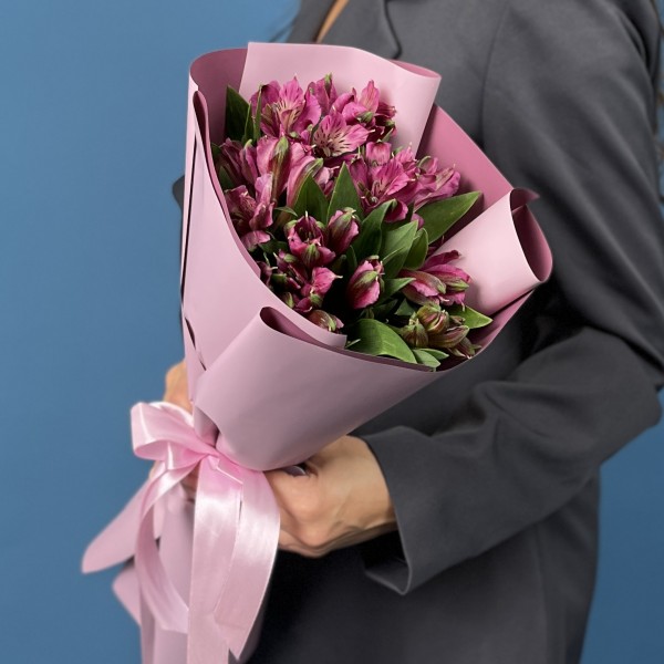 5 фиолетовых альстромерий