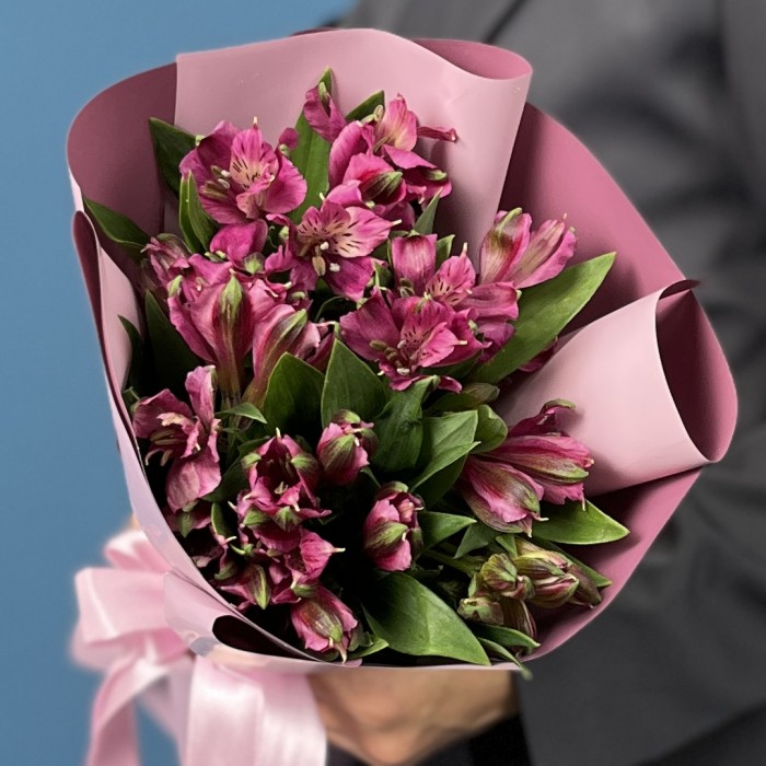 5 фиолетовых альстромерий