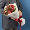 5 красных альстромерий