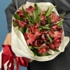 5 красных альстромерий