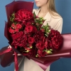 Бордовый букет из роз