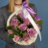 15 сиреневых роз Найтингейл с рускусом в корзине