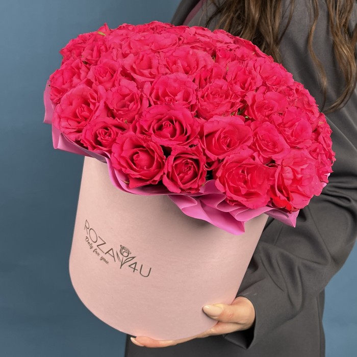 51 малиновая роза Такаци в коробке