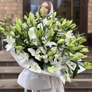 51 белая Восточная Лилия