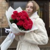 9 красных кустовых пионовидных роз Ред Пиано 60 см