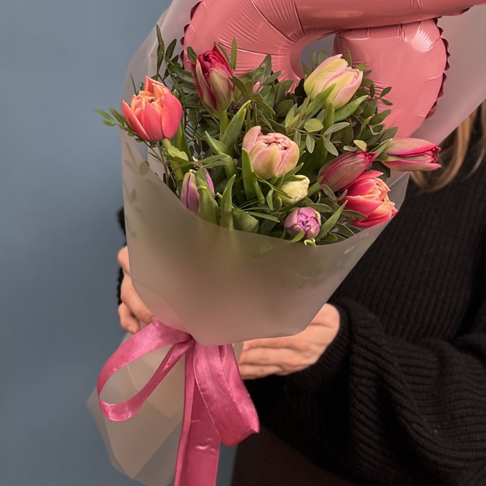 11 пионовидных тюльпанов микс с 8 марта