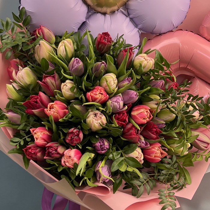 51 пионовидный тюльпан микс с 8 марта