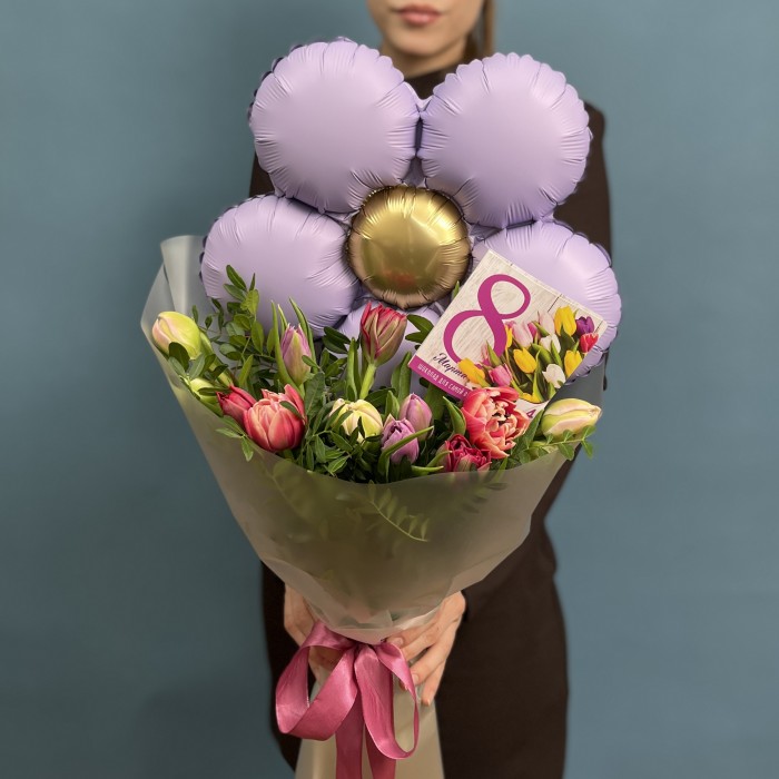 Пионовидные тюльпаны с шариком на 8 марта