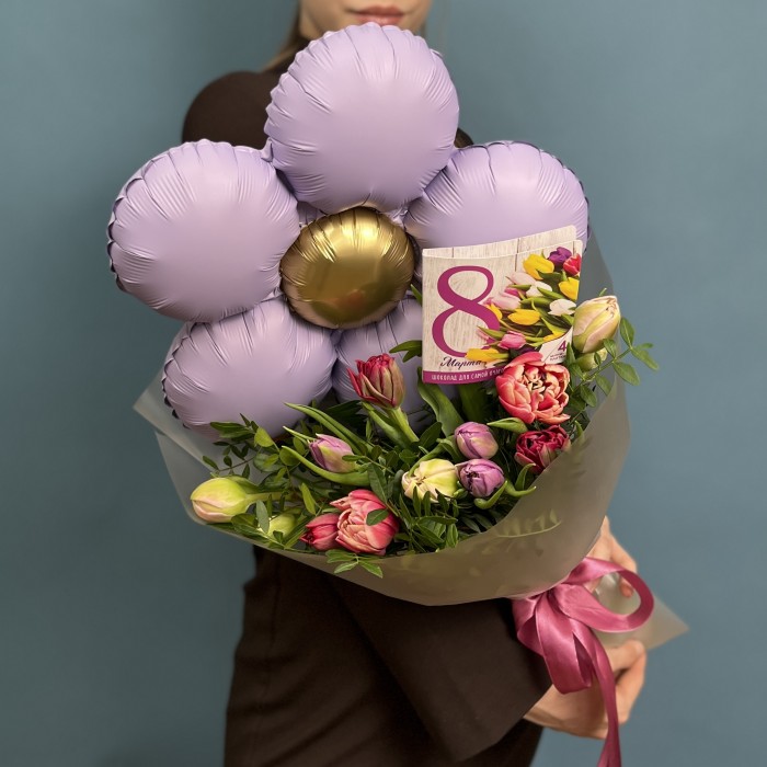 Пионовидные тюльпаны с шариком на 8 марта