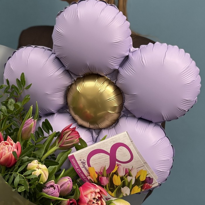 Пионовидные тюльпаны с шариком на 8 марта