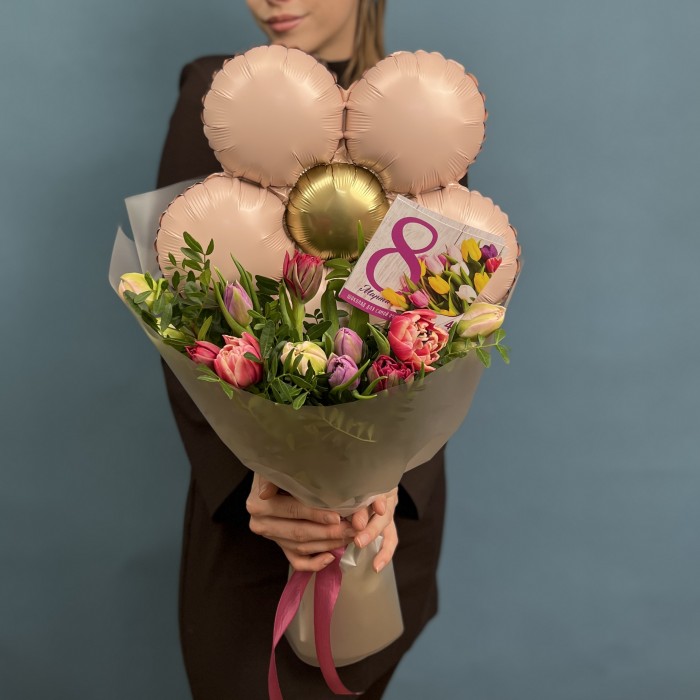 Пионовидные тюльпаны с шариком Ромашка на 8 марта