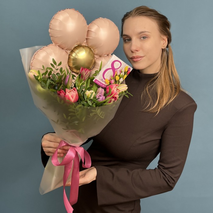 Пионовидные тюльпаны с шариком Ромашка на 8 марта