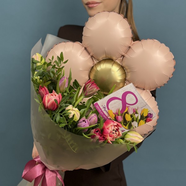 Пионовидные тюльпаны с шариком Ромашка на 8 марта