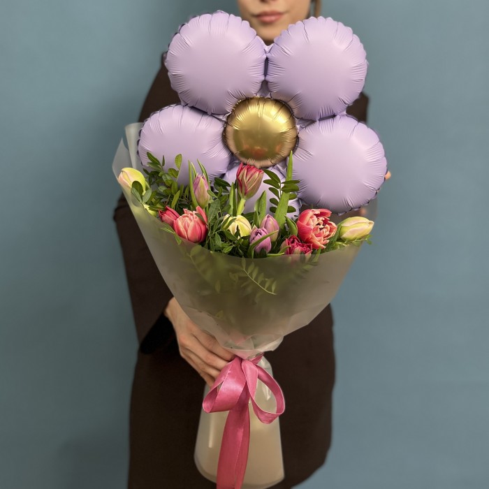 Пионовидные тюльпаны с шариком сиреневая ромашка