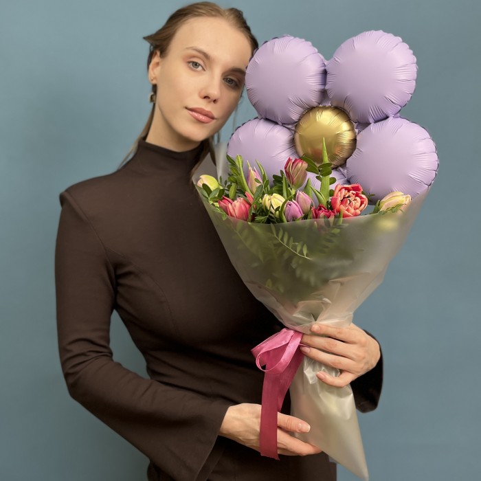 Пионовидные тюльпаны с шариком сиреневая ромашка