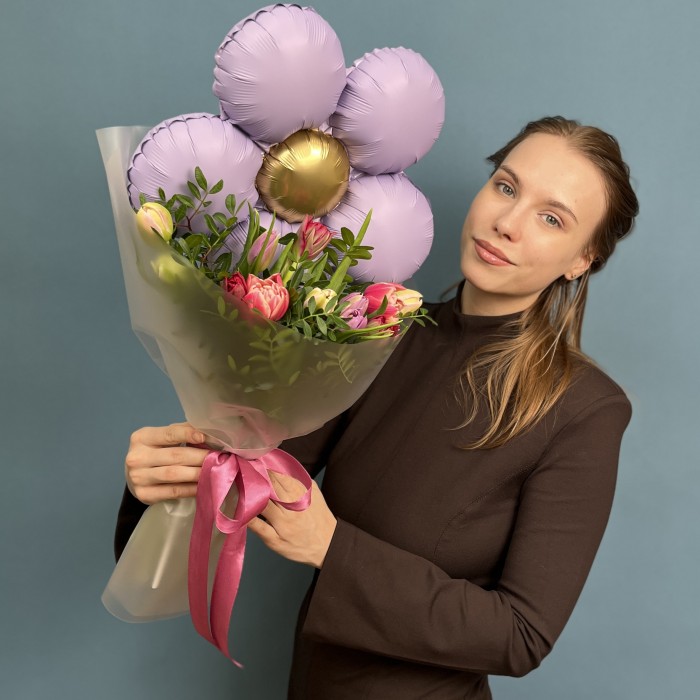 Пионовидные тюльпаны с шариком сиреневая ромашка