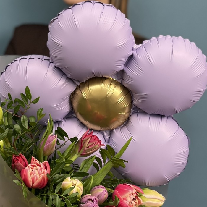 Пионовидные тюльпаны с шариком сиреневая ромашка