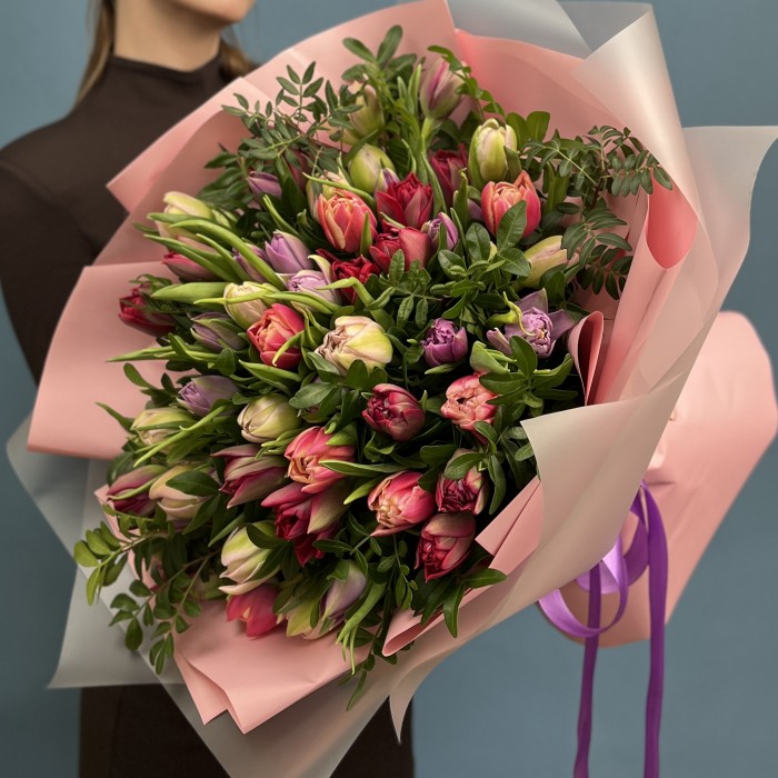 Весенний каскад из 51 пионовидного тюльпана