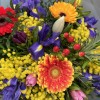 Яркий весенний букет на 8 марта