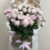 Кустовая пионовидная роза Энджел Бомбастик бело-розовая 50 см