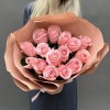15 нежных коралловых роз Би Свит