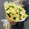15 желтых кустовых пионовидных роз Йога Трендсеттер 40 см