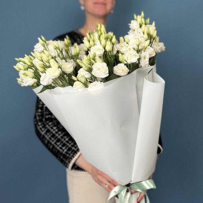 Букет белых эустом на жемчужную свадьбу