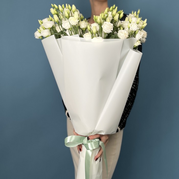 Букет белых эустом на жемчужную свадьбу