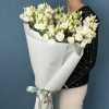 Букет белых эустом на жемчужную свадьбу