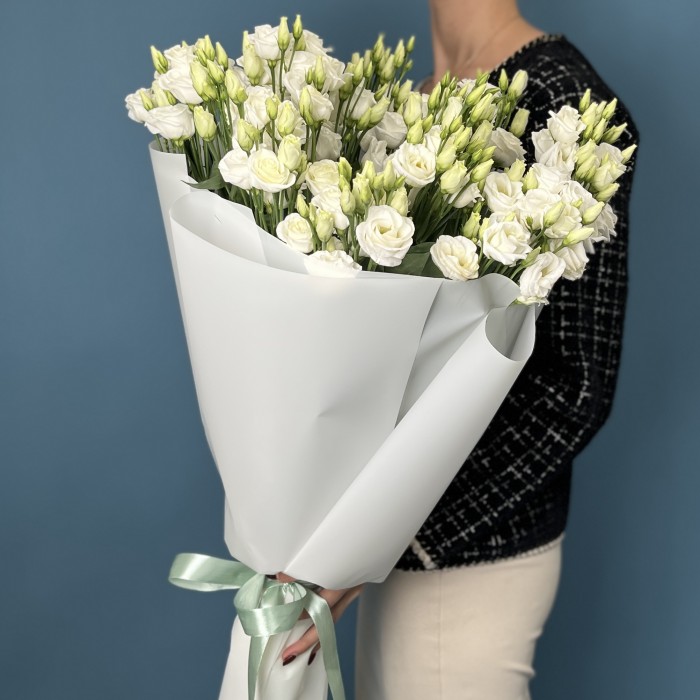 Букет белых эустом на жемчужную свадьбу