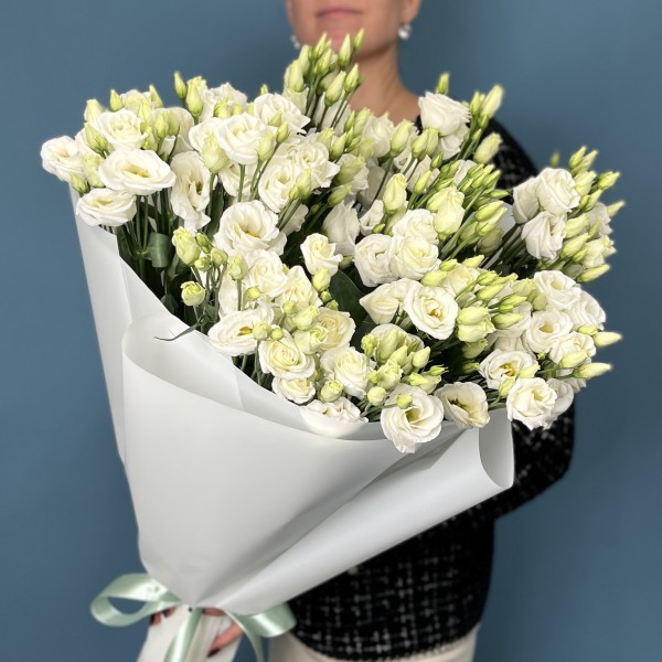 Букет белых эустом на жемчужную свадьбу