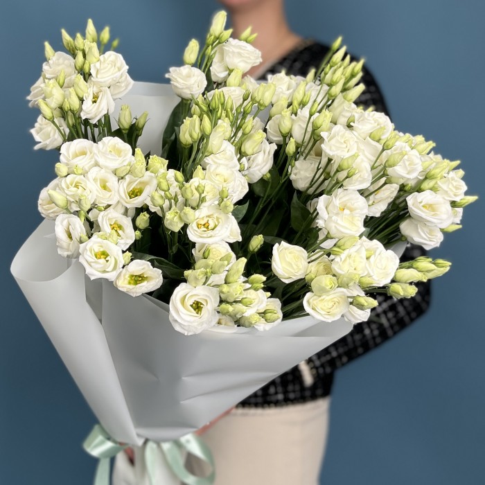 Букет белых эустом на жемчужную свадьбу