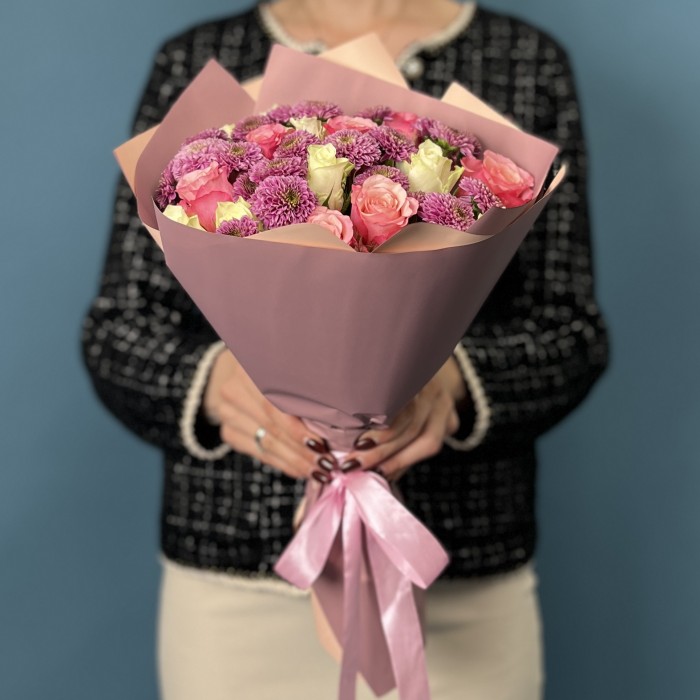 Букет роз и хризантем на деревянную свадьбу