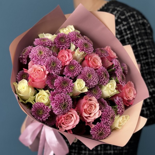 Букет роз и хризантем на деревянную свадьбу