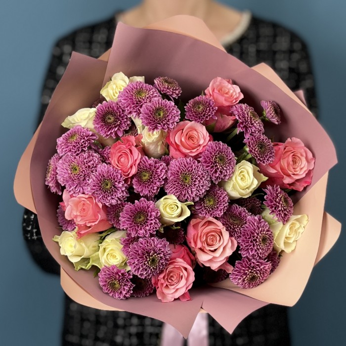 Букет роз и хризантем на деревянную свадьбу