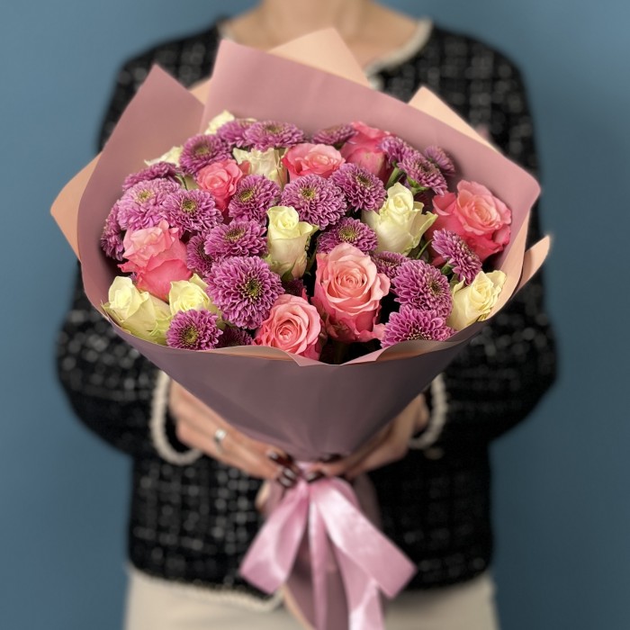 Букет роз и хризантем на деревянную свадьбу