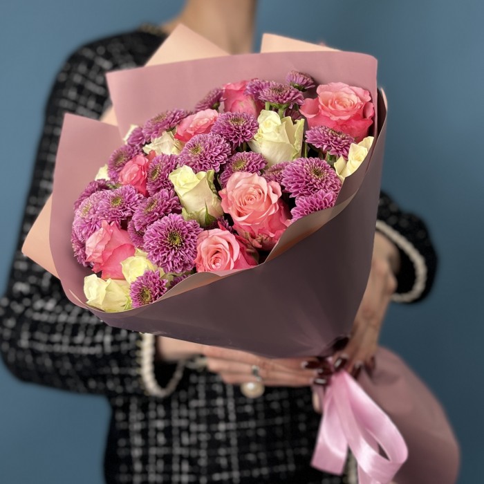 Букет роз и хризантем на деревянную свадьбу