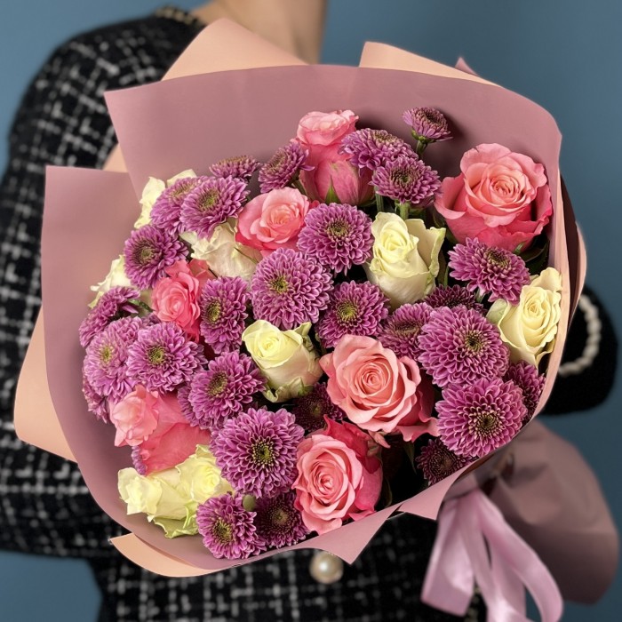 Букет роз и хризантем на деревянную свадьбу