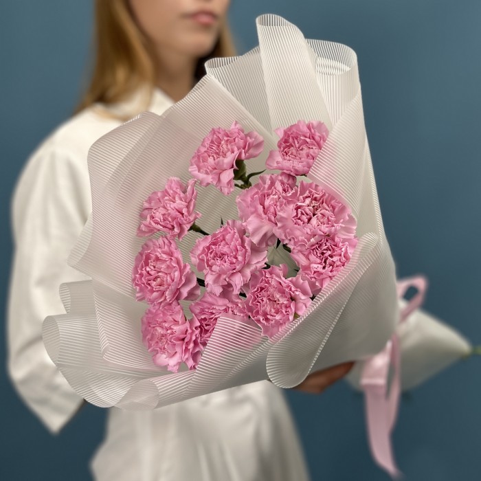 11 сиреневых гвоздик