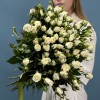 15 кустовых белых роз Сноу Бабл 70 см
