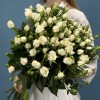15 кустовых белых роз Сноу Бабл 70 см