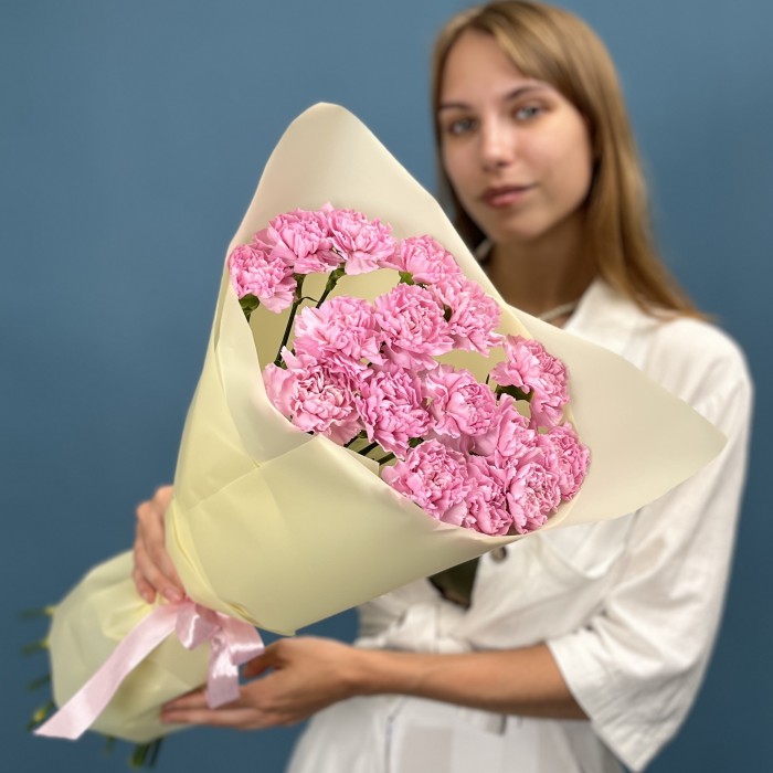 15 сиреневых гвоздик