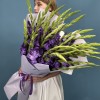 25 темно-фиолетовых гладиолусов