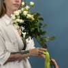 3 кустовые белые розы Сноу Бабл 60 см
